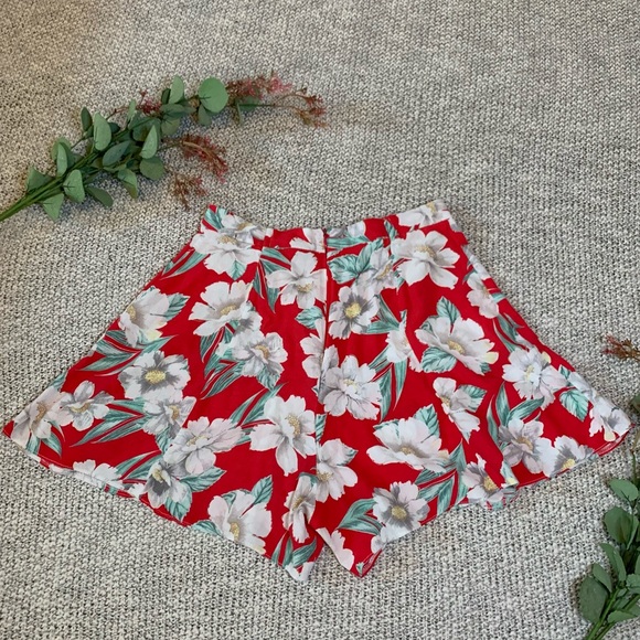 New Look Pinkish Red Shorts with Floral Print - Picture 2 of 9